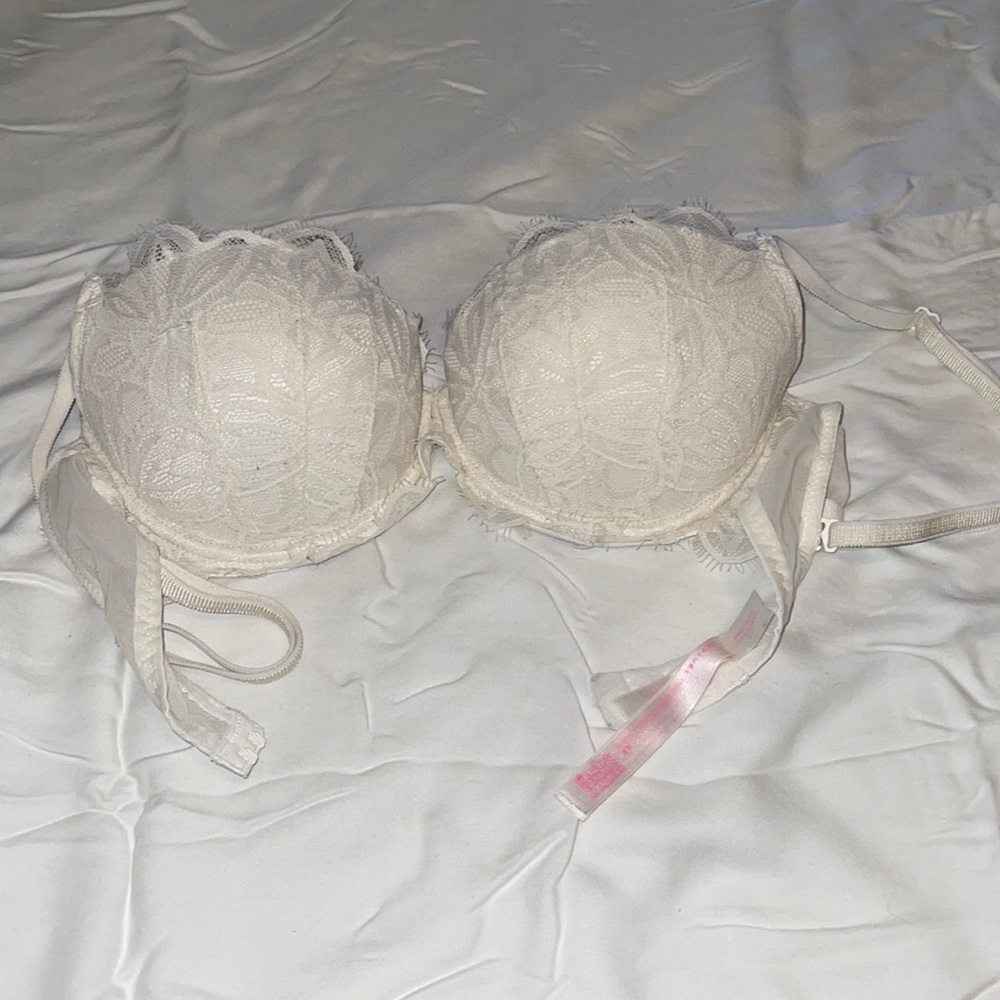Victoria’s Secret lace regular push up bra